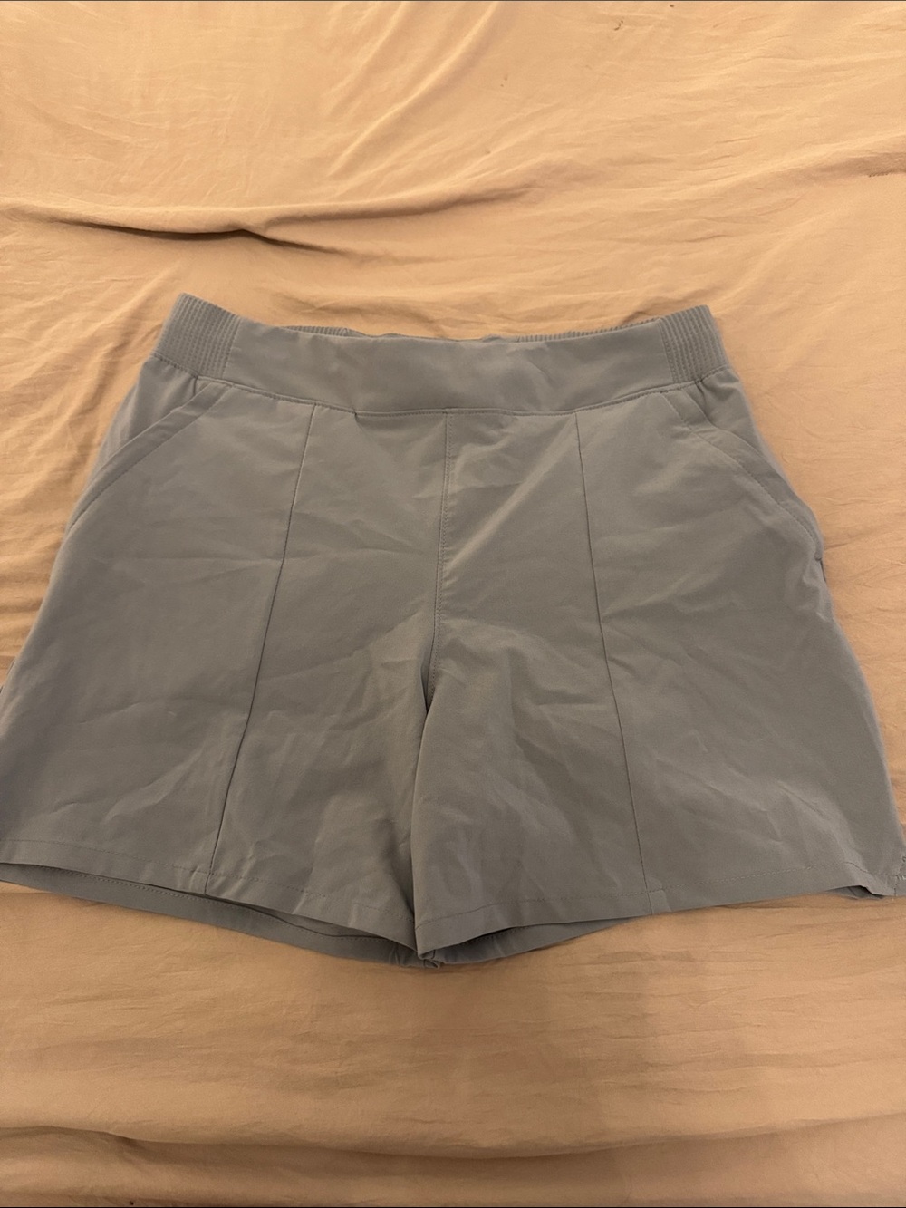 Columbia Women's High-Waist Light Gray Performance Shorts